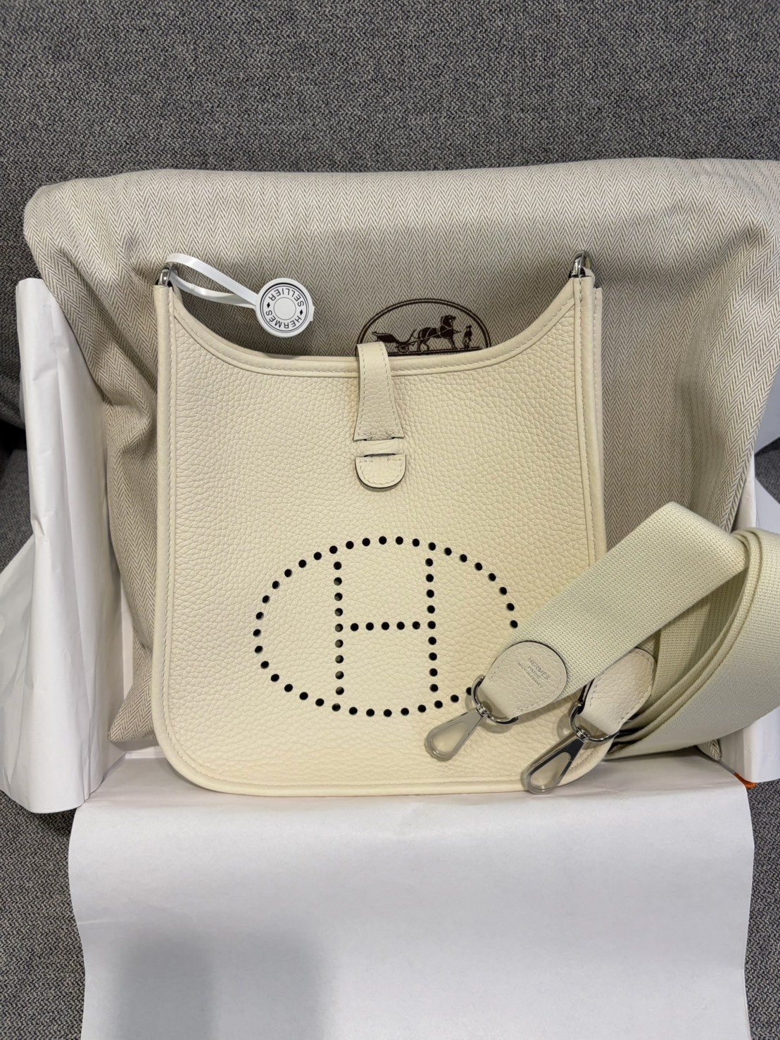 Hermes eve23